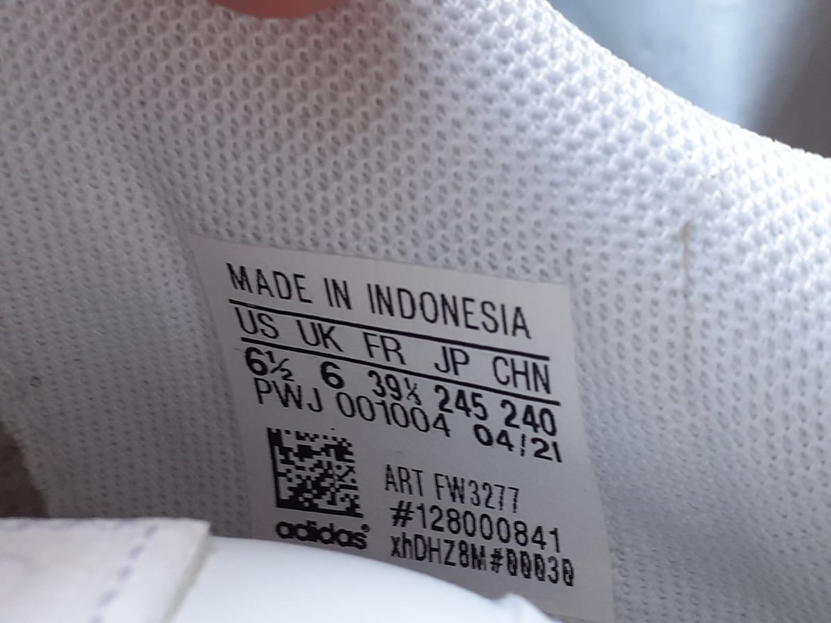 Hey <a href="/Intersport_FR/">INTERSPORT France</a> <a href="/intersport/">INTERSPORT</a> c est normal de recevoir deux pointures différentes sur un achat de chaussures sur votre site internet ? Ah oui bien sur, aucune ne correspond à celle commandée...
#commandefoireuse