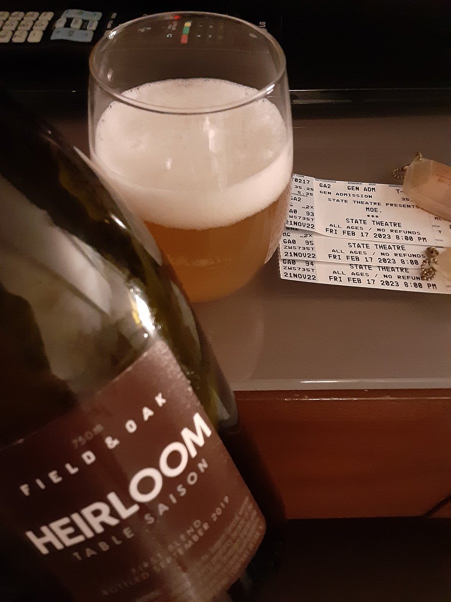 ASFreed's tweet photo. Hotel beer time. #craftbeer #craftbottles #saison 

@moeperiod pregame

@badhopper @ManvsAle @RealBMaxwell @madrivertoaster @juggbigt @Just4BeerLovers @david_fuz @timmytckr @JonMontag @MartynMcIntosh @lMinglewoodl @SMem1971 @cellmavin @Fiocho https://t.co/bnhIrlhumC