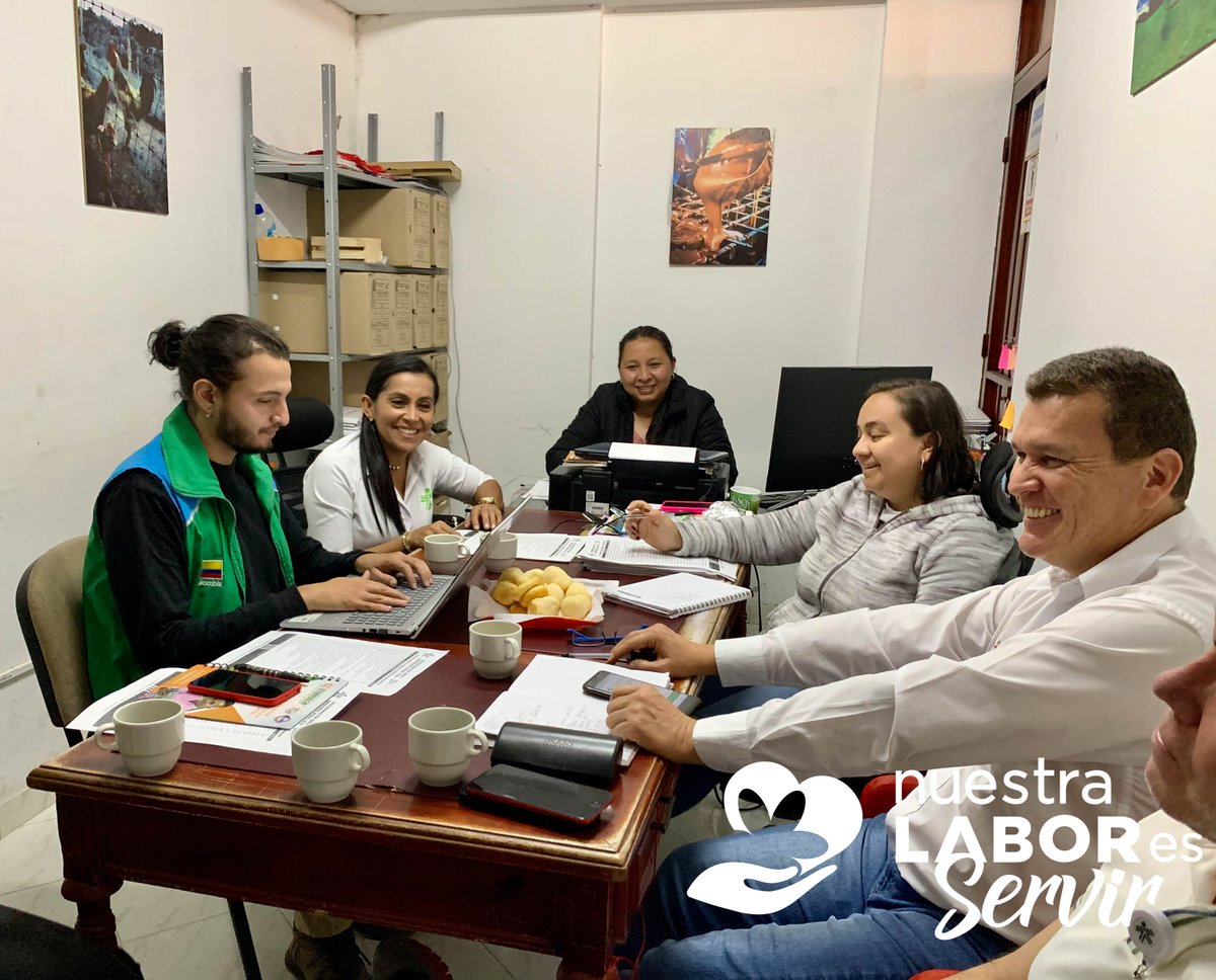 alcaldiadeisnos's tweet photo. #SENA | Hoy con la visita del subdirector del SENA James Antonio Ramírez en la Alcaldía de #Isnos, se acordó la Oferta Académica para nuestro municipio y para SENA Emprende Rural. Además, con esta visita, se priorizaron capacitaciones para mujeres y Juntas de Acción Comunal.📈✅ https://t.co/14Q5opYcqn