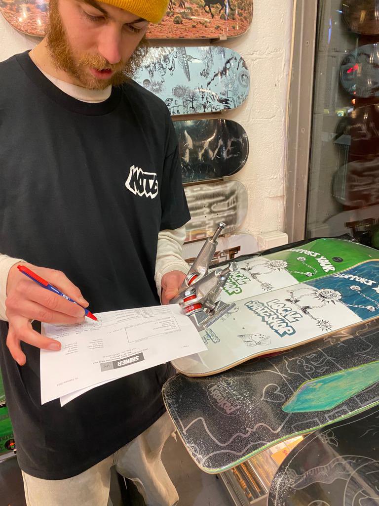 NOTE shop tweet media