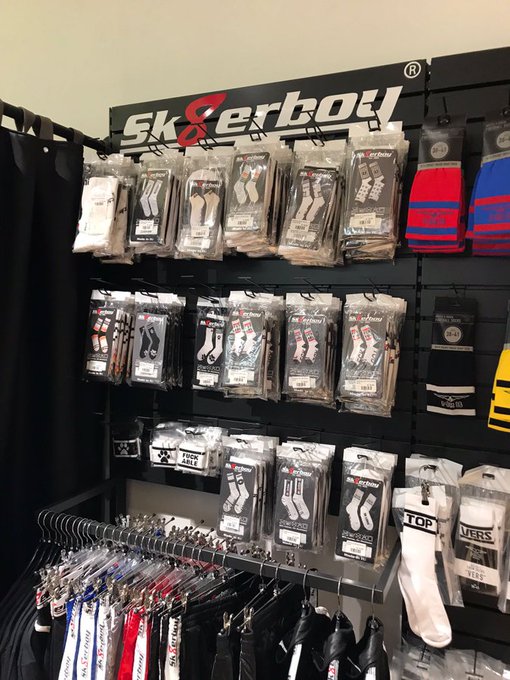 New @sk8erboy_com display at Mister B Berlin.

Cum and have a sniff ?

#socks #sniff #kink #fetish #sex