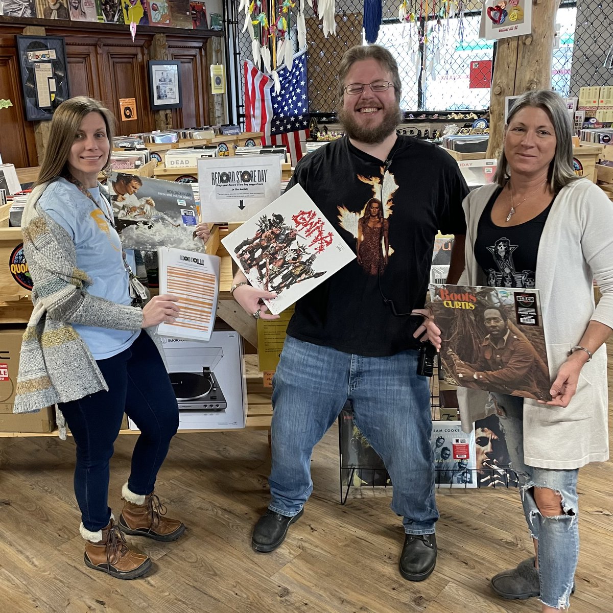 Quonset_Hut's tweet photo. RSD List dropped🫳📜! Let us know what you’d like to see for RSD 4/22! 🤗Happy Band Tee Friday & Free Vinyl Friday!🤘🏼Wear your band tee👕 & get 10% off vinyl!😁 Spend $10 or more in vinyl & get a free selection from our $5 budget bin or our 45’s box.
#qhut #bandteefriday #rsd2023 https://t.co/tSIldFPuLh