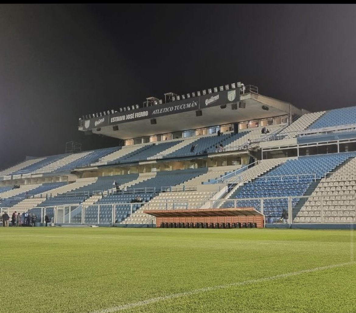 Quilmes_Cerveza's tweet photo. ¡Viernes de sorteo para los amigos de @ATOficial! 

👉🏻Si queres ganarte 2 entradas para ver al Deca contra Vélez, seguinos, dale like a este tweet y listo 😉

🍀 Mañana a las 17:00 anuncio el ganador. https://t.co/AroFxxVTE8