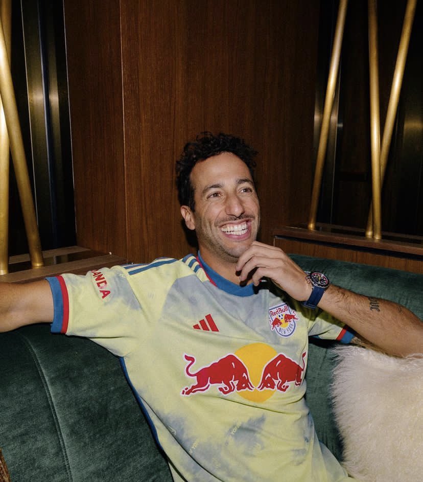 blarck_c's tweet image. Por que parece playera del America ? 😭