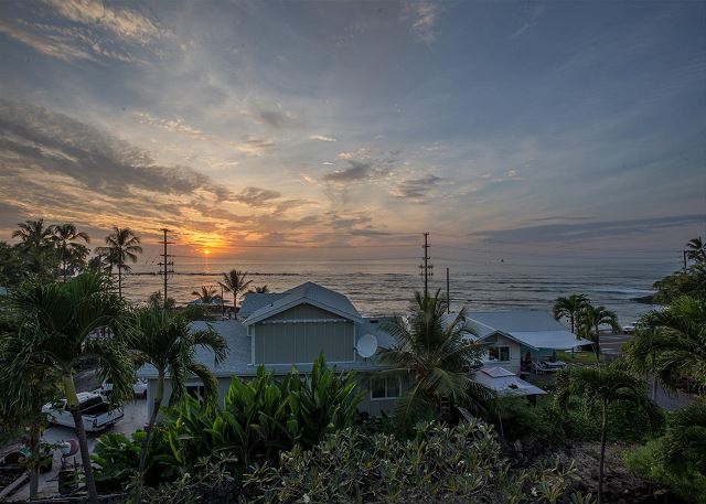 KCVacations's tweet photo. Kahaluu Mauka - This 2 Bed/2 Bath home is 150 ft to the water's edge and is situated on the mountainside of the second floor of a triplex building - Pu'uwai O' Kahalu'u (in the heart of Kahalu'u) #hawaiivacation

🏠 Book direct and save:https://t.co/Jw81EssXXy https://t.co/qB7FiJACWY