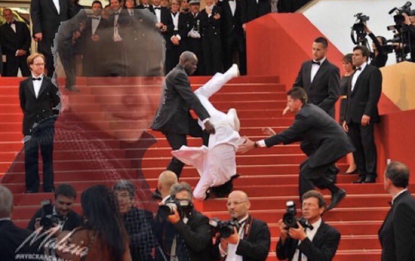 🚨BREAKING🚨
JASON DERULO HAS FALLEN DOWN THE STEPS OF THIS JOKE