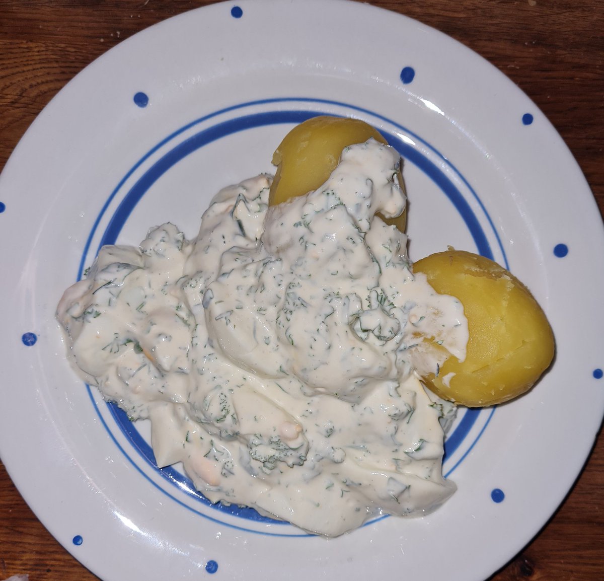 SandraGtze2's tweet photo. Wer kennt es? Echte nordhessische grüne Soße mit Pellkartoffeln. Leckerschmecker wars heute👍🥔☺️#essen #grünesoße #pellkartoffeln #lecker #nordhessen https://t.co/Bw9sm2Qjrk