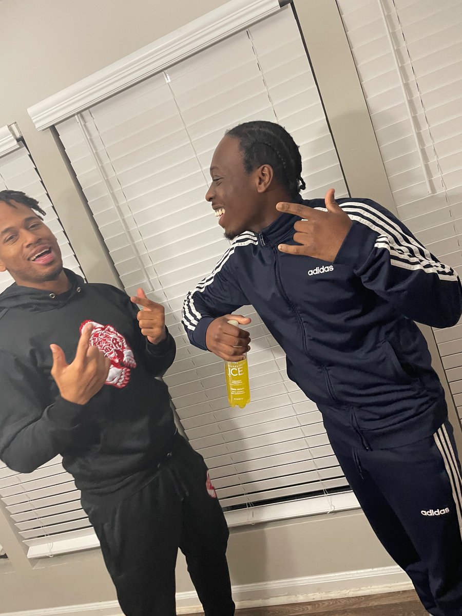 scamomoney44's tweet image. @2200MikeG 🤞🏾🔒❤️🖤