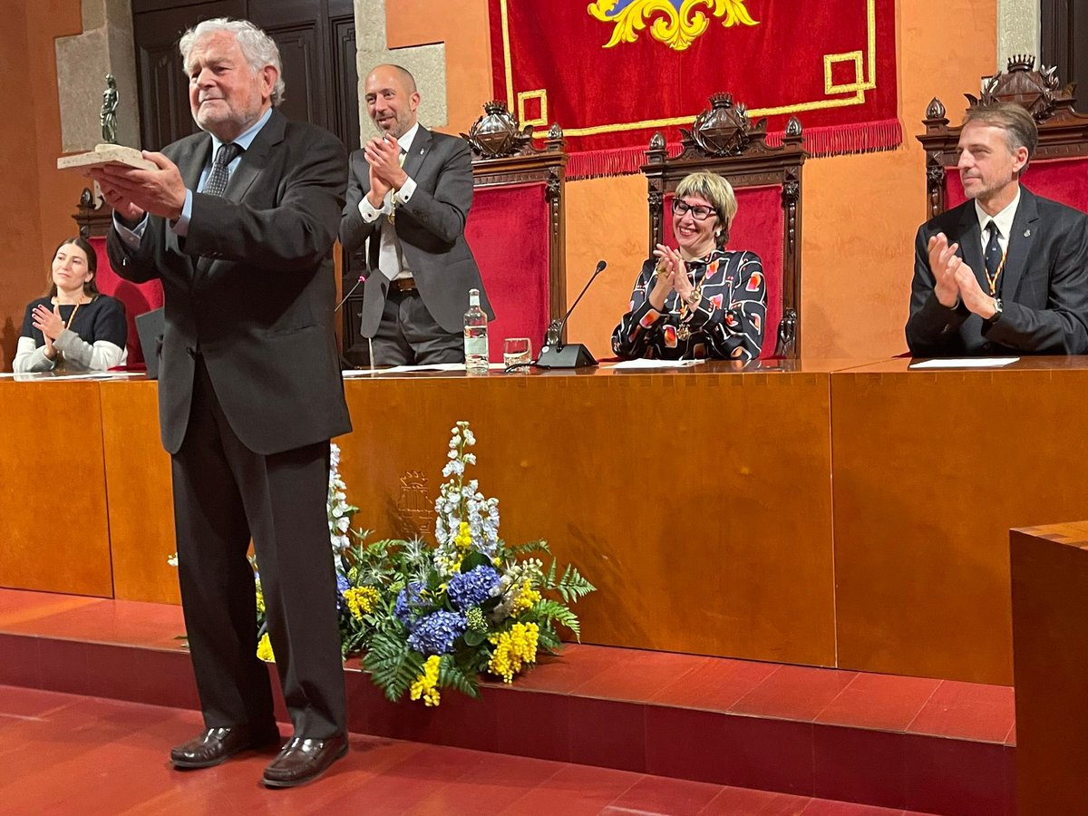ajmanresa's tweet photo. 📌 El Saló de Sessions ha acollit aquest vespre el pregó de la #LaLlum2023

👉 Ha anat a càrrec de l’aparellador i constructor Agustí Cots Calsina, escollit per l'entitat administradora d’enguany, el Gremi de la Construcció de Manresa i Comarques, que celebra 700 anys d'història. https://t.co/1cOParEbSp