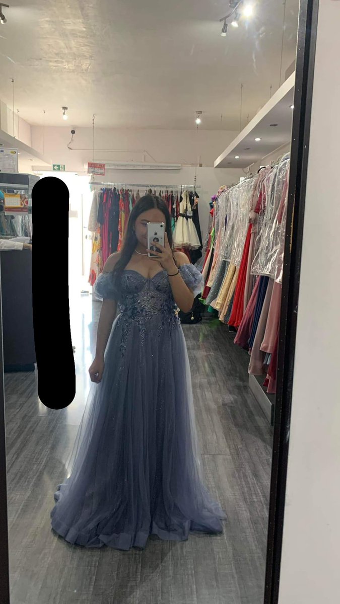 thveriskj's tweet photo. qué opinan de mi vestido
será EL vestido? 🤩🤩🤩
#trabajosocial #graduación #erika #caiganalaeiao #oaie https://t.co/TR2oCYm0Iz