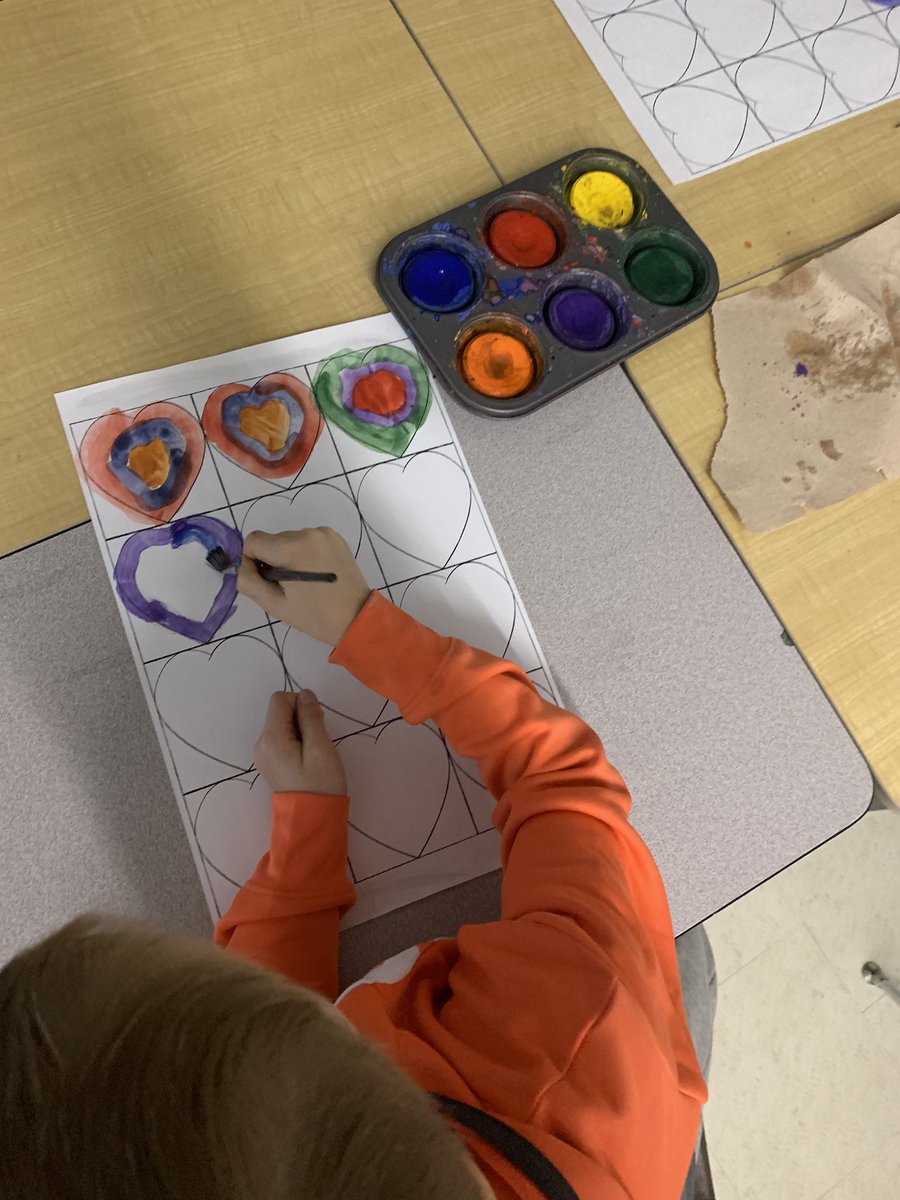 mslachance1's tweet photo. 3/4s experimented with abstract art, using Kandinsky’s concentric circles as inspiration. @DunwichDuttonPS https://t.co/V2KyThx7ED