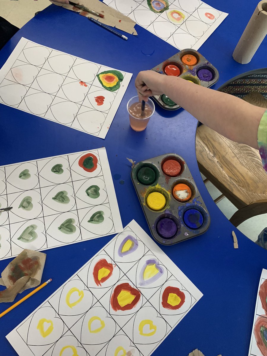 mslachance1's tweet photo. 3/4s experimented with abstract art, using Kandinsky’s concentric circles as inspiration. @DunwichDuttonPS https://t.co/V2KyThx7ED
