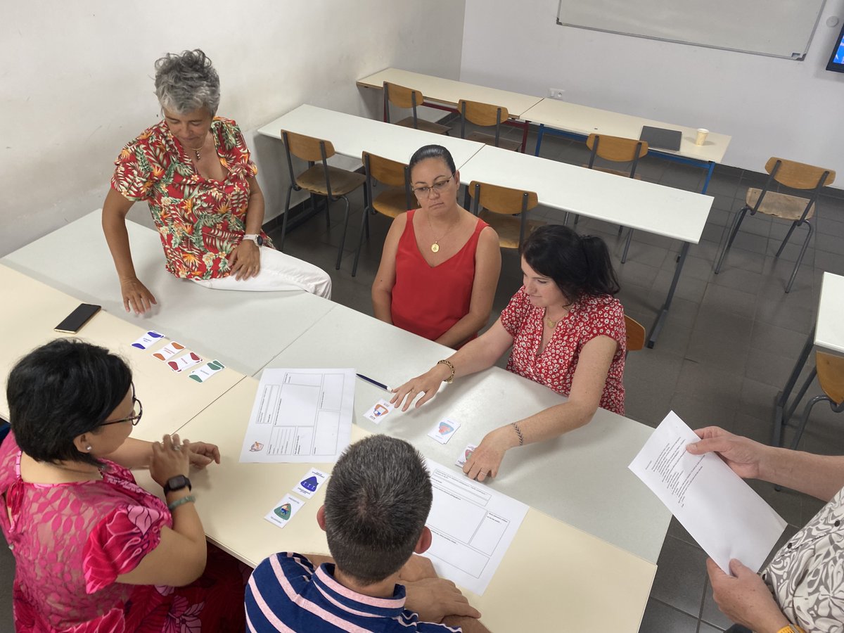 AlbanGoulley's tweet photo. 📌#LudoviaPF @univpf📌 #Leadership #pédagogique > @guichard_sophie @ThierryS6   "Scénarisation d'une séquence pédagogique/Outils numériques/Ethique et RGPD" 👉#modalités #Enseignement  #scenarisation
@HeimataKL  @Bourmu @vgpascal @INSPEpolynesie https://t.co/fsHzjnpxJb