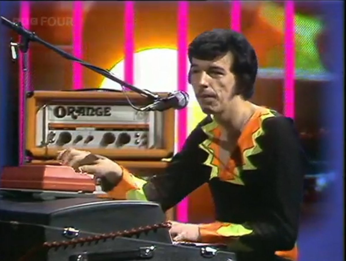 I didn't realise John Craven played keyboards in Heatwave. 😜😂 #TOTP #BBC4  #BoogieNights #KeepOnDancing