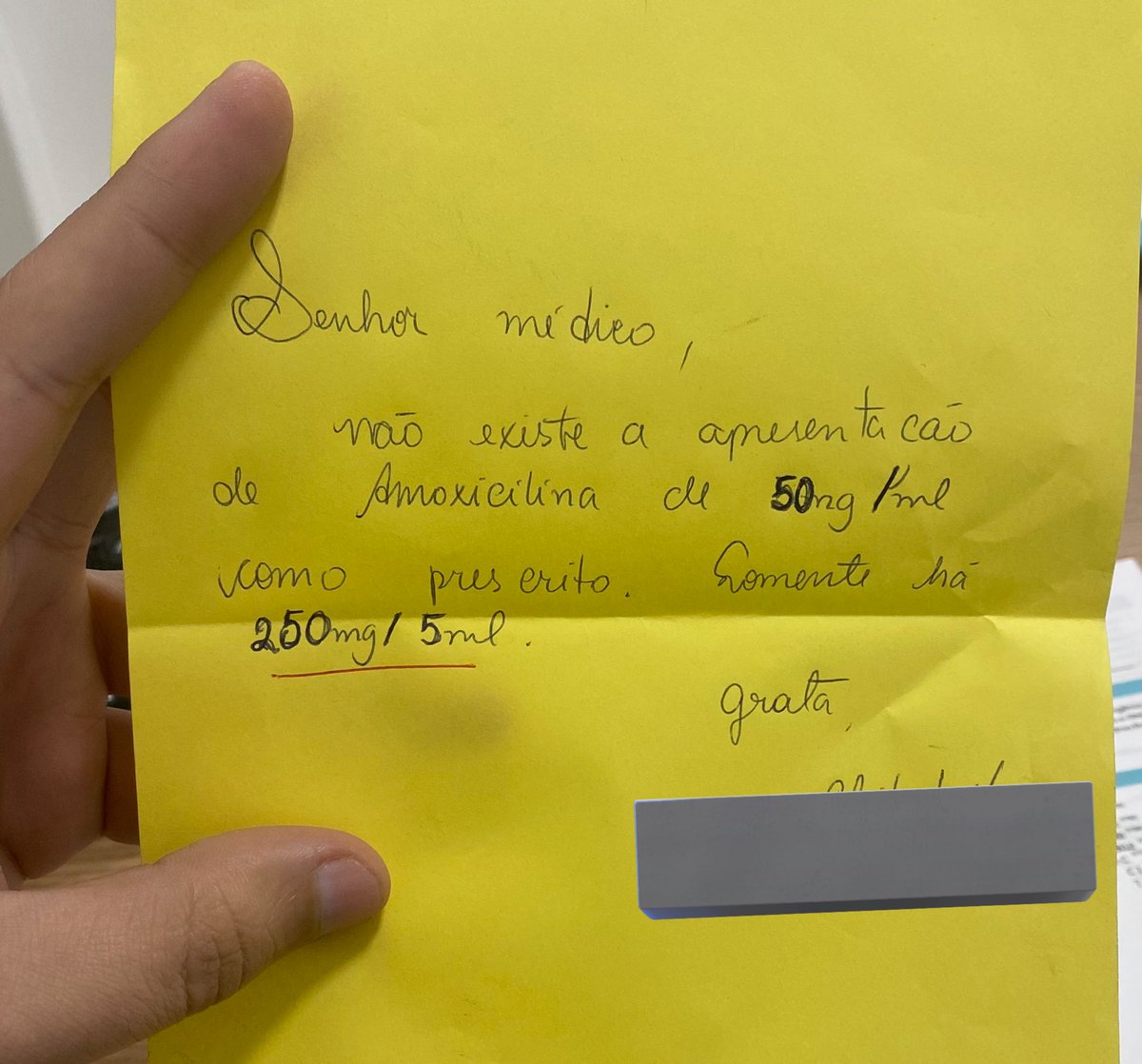 gr360r1o's tweet photo. Paciente voltou dizendo que remédio que prescrevi não existia e que a Farmacêutica mandou um bilhete pra mim 

plena sexta feira cara https://t.co/ircuqa2ZVy