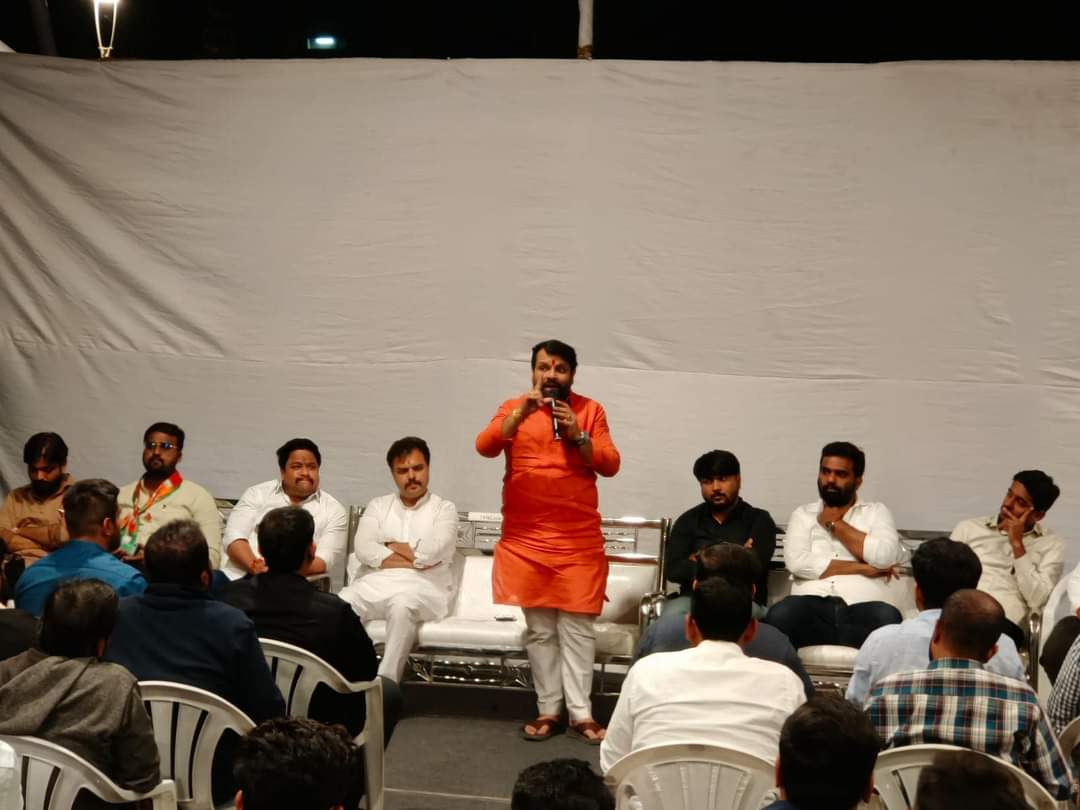 BJYM4Kothrud's tweet photo. भाजप प्रदेश सरचिटणीस @ivikrantpatil यांच्या प्रमुख उपस्थिती मध्ये @BJYM4Kothrud ची बैठक संपन्न झाली, या बैठकी मध्ये प्रामुख्याने कसबा पोटनिवडणुकी संदर्भात चर्चा झाली, यावेळी कसबा मतदारसंघात मतदान असलेले पण सध्या कोथरुड मतदार संघात वास्तव्यास असलेल्या सर्व मतदारांचे मतदान https://t.co/vedmQYpELe