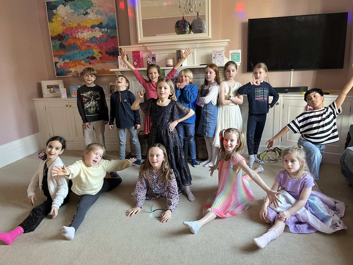 DPDancer's tweet photo. Half term dance party! 
Love doing a mid week party which makes a nice change from a weekend one. This 7th birthday one was lots of fun with games, breakdance and lots of singing! 🎈

#partyentertainment #kidsparties #partyideas #dance #danceparty #partyplanner https://t.co/ZTqXNVcS4w
