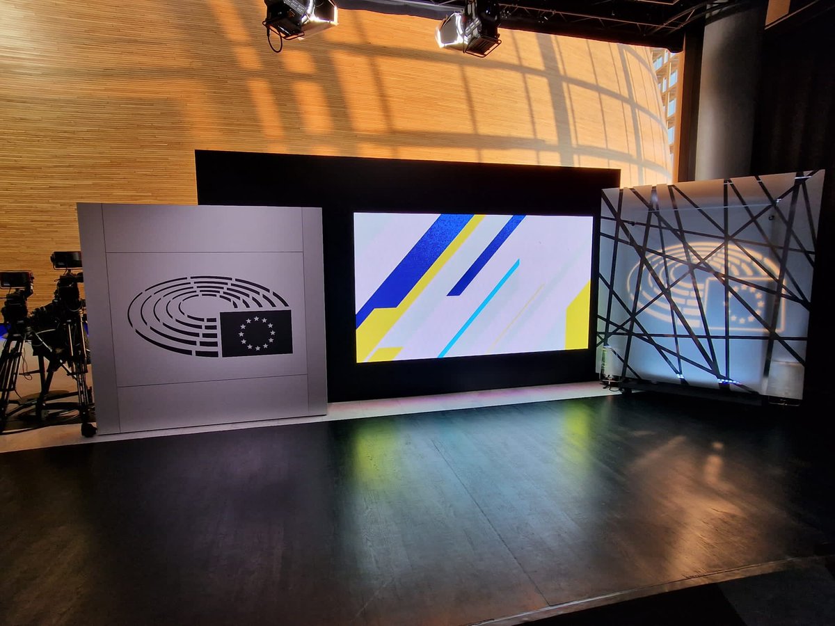 EurojournalistO's tweet photo. 🔵 Réforme des retraites, comment la situation en France est-elle perçue ailleurs en Europe ?  
Cette question sera le sujet de Dimanche en politique sur France3 Grand Est, dimanche à 11h30.

#france3grandest #reformedesretraites #europe #france #eurojournalist #kailittmann https://t.co/JPWS5bvolw
