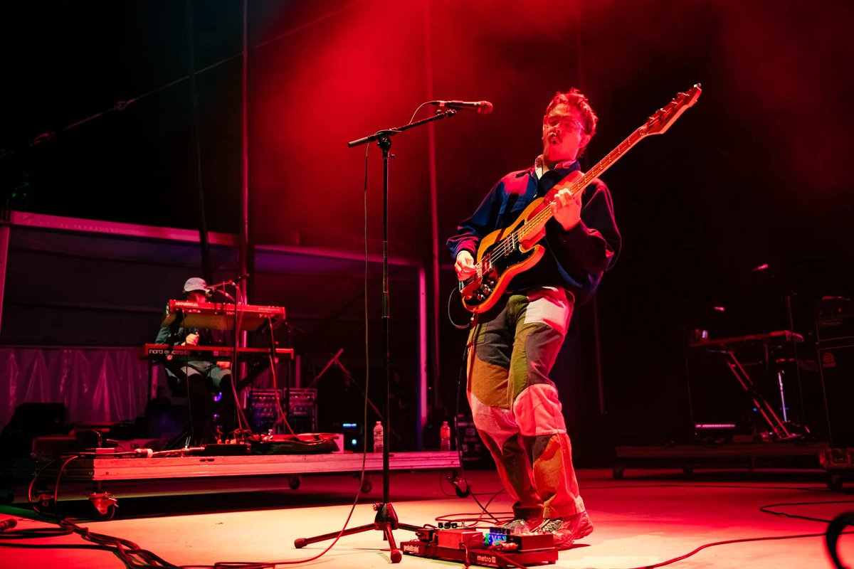 hourly black midi on Twitter "photo by Andrew Blackstein submission