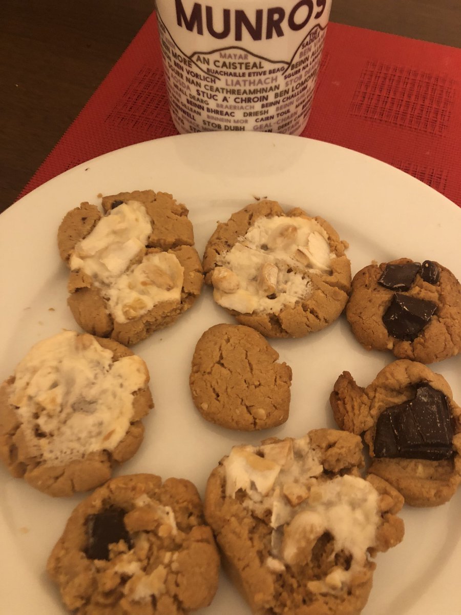 Testing new versions of the Peanut Butter cookies: with nougat and with chocolate ! <a href="/SamHeughan/">Sam Heughan</a> there should have been a delivery, waiting for your verdict 😜