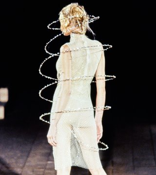 AnzelikaSimon's tweet photo. Alexander McQueen, SS99 https://t.co/nYB4uSrwu0