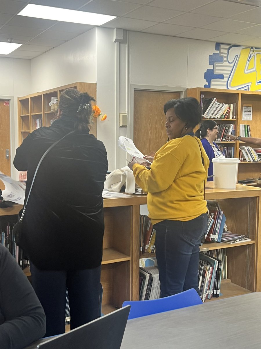 puentedisd's tweet photo. Starting the renovation planning work with @DISDProjectREAD @YMLA_Florence @DISD_Libraries @N_Bernardino @Tanya_N_Shelton #NothingButTheBest4MyBoys https://t.co/1cASd1dya5