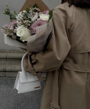 AnzelikaSimon's tweet photo. always surrounded by fresh flowers https://t.co/SzSzceHzfl