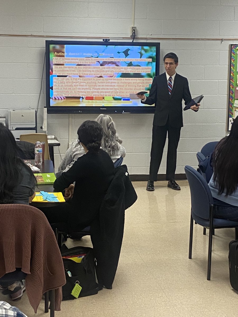 GeoffreyKimble1's tweet photo. I am so proud of this Lobo! Thank you Derek! And thank you ⁦@MVE_roadrunners⁩ for being a great audience! ⁦@RTMVHS⁩ ⁦@EDeLaFuente_AP⁩ #Loboswillbeheard #Autismawareness https://t.co/3Dx0BA4iua
