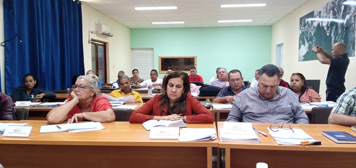 #Cuba.
Sesionó hoy el Buró Nacional de la ANAP, se evaluaron temas relacionados con la producción y del funcionamiento de la organización en consonancia con lo acordado en el #8voCongresoPCC.
#UnidadYContinuidad.
