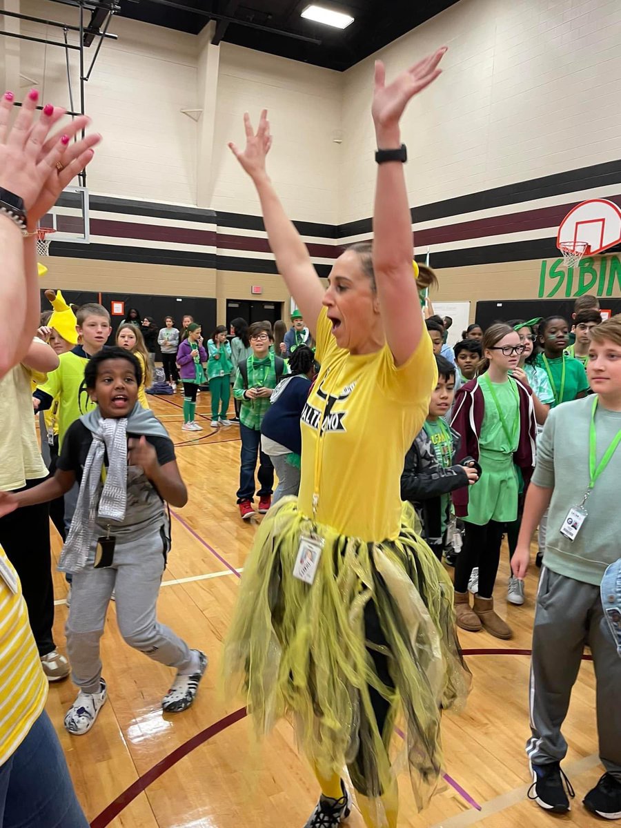 RyonMiddle's tweet photo. House challenges in lunches! And teacher house challenge in the gym this morning!! 💙🧡💚💛 #prmsrocks #prmsmagic https://t.co/amM5qy4h1j