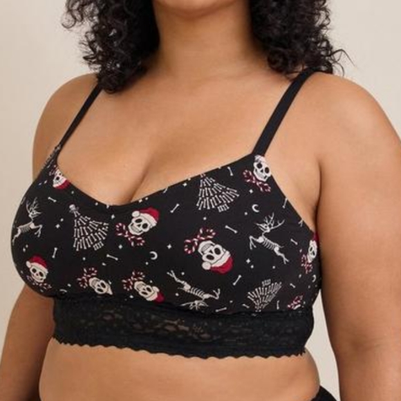 SynShadow6661's tweet photo. So good I had to share! Check out all the items I'm loving on @Poshmarkapp from @curvyconsign @PoshMrsClaus #poshmark #fashion #style #shopmycloset #torrid #allure: https://t.co/8tzGcKSmxC https://t.co/pa0VRIqvsd
