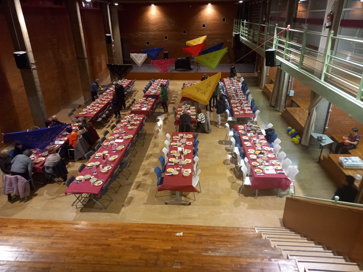 PeretXinxola's tweet photo. Tot a punt de la #xatonada dels #xulius #carnaval23 #spribes https://t.co/2LWOxcJBIF