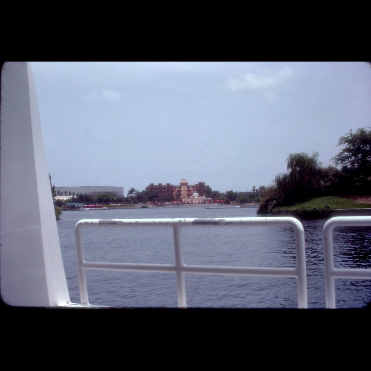 MyChildhoodDis's tweet image. World Showcase circa 1983 #Epcot #epcotcenter #worldshowcase #WaltDisneyWorld #80sdisney