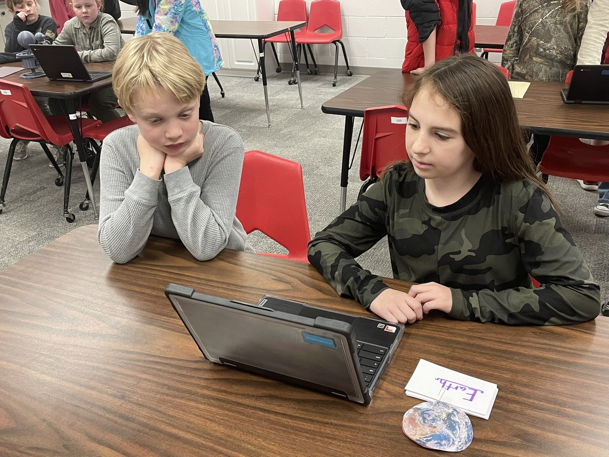 AmberSeale3's tweet photo. We’re on our last trip to Space! Third period is presenting awesome comparisons of the Physical Characteristics of the Sun, Moon, and Earth! @Lorena_Elem https://t.co/TPdOqBKxe3