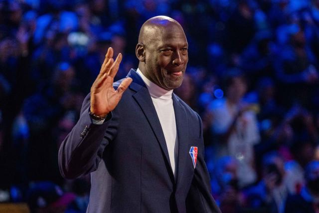Academieducoq's tweet photo. Michael Jordan fête ses 60 ans ce 17 février 2023 🎂🏀
#birthday #Jordan60 #NBAAllStar #ChicagoBulls #legend #usa #MichaelJordan #GOAT𓃵 @bullsfr https://t.co/BKLKUqhKjy