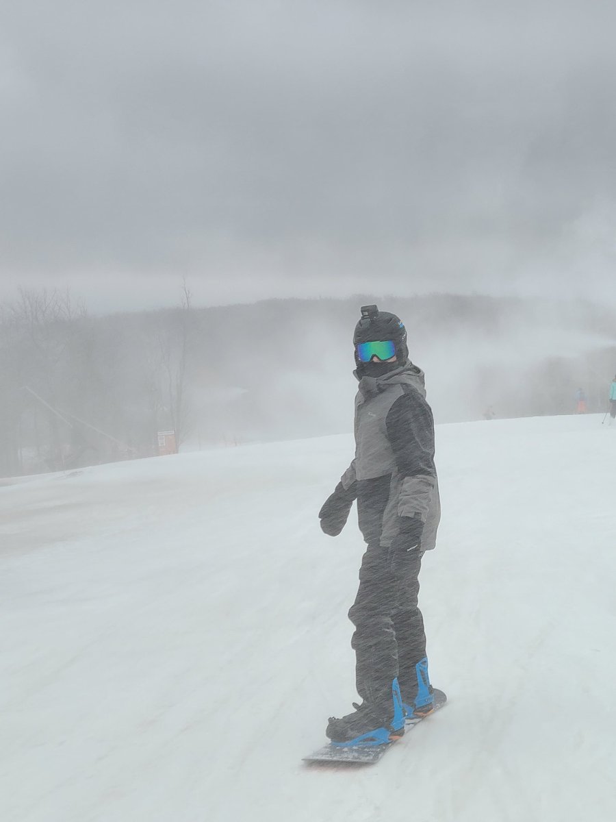 RobCrockett's tweet photo. Snow Day, big hills https://t.co/Ol6vxD07QD