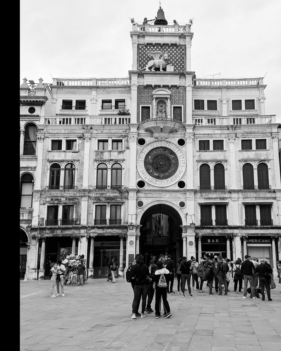 #TorredellOrologio in #BlackandWhite, #FestadelaSensa 2020, #Venice
-2...

💻 dolomiti.blog/2023-02-04-car…
📷 #Nokia8

#Venezia #Venise #Venedig #PiazzaSanMarco #StMarkSquare #Piazza #Square #ClockTower #dohlomiti #dolomitiblog #CarnevalediVenezia2023 #VeniceCarnival2023