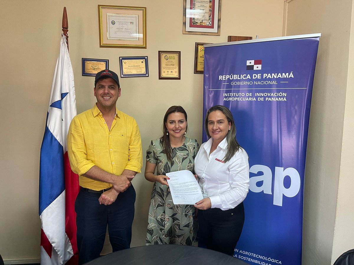 Firmamos con el Instituto de Innovacion Agropecuaria de Panamá (IDIAP) un acuerdo de colaboración, para avanzar por la transformación del sector rural panameño. Sócrates decía que solo hay un bien: el conocimiento. Gracias Ministro (MIDA) <a href="/AugustoRamonV/">Augusto Valderrama</a> y Director <a href="/gutierrezguti/">Arnulfo Gutiérrez</a>.