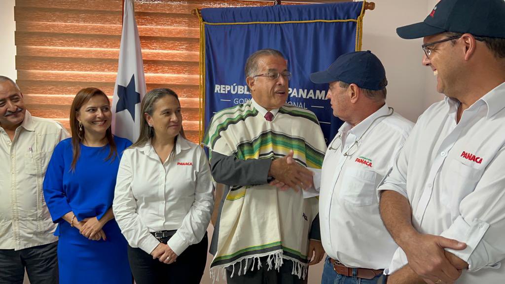 ccampocuello's tweet photo. Firmamos con el Instituto de Innovacion Agropecuaria de Panamá (IDIAP) un acuerdo de colaboración, para avanzar por la transformación del sector rural panameño. Sócrates decía que solo hay un bien: el conocimiento. Gracias Ministro (MIDA) @AugustoRamonV y Director @gutierrezguti. https://t.co/TNk8moFCWF