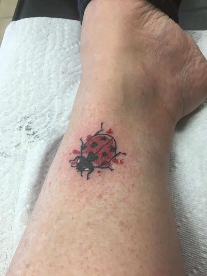 Legalpumpkin's tweet photo. Did something I never thought I’d do! Honoured my sister today w/a tat of a ladybug. Ladybugs remind me of her & she saw hearts everywhere. This is a custom tattoo inspired by a flash tat. @tatouage_vixen #sister #imissher #maureen #bigsister #ladybugtattoo #tatouageblackorchid https://t.co/d1YfOzB2CJ