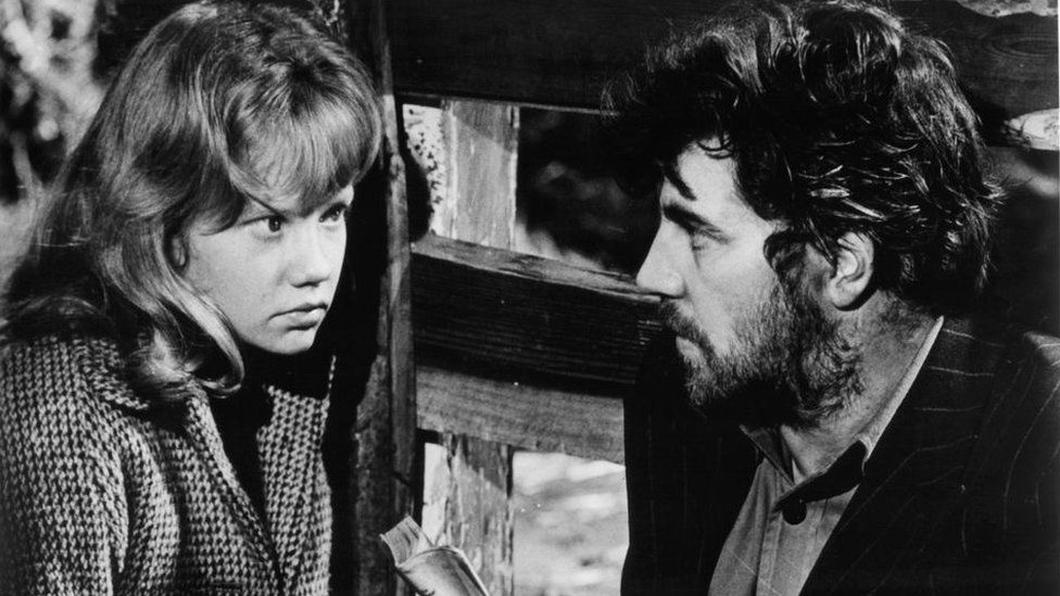 Remembering Alan Bates, English actor born this day 1934. Died 27 December 2003.

One of his best roles was as an escaped prisoner who was mistaken for Jesus by a young girl (Hayley Mills) and her siblings.

#AlanBates 
#FilmTwitter