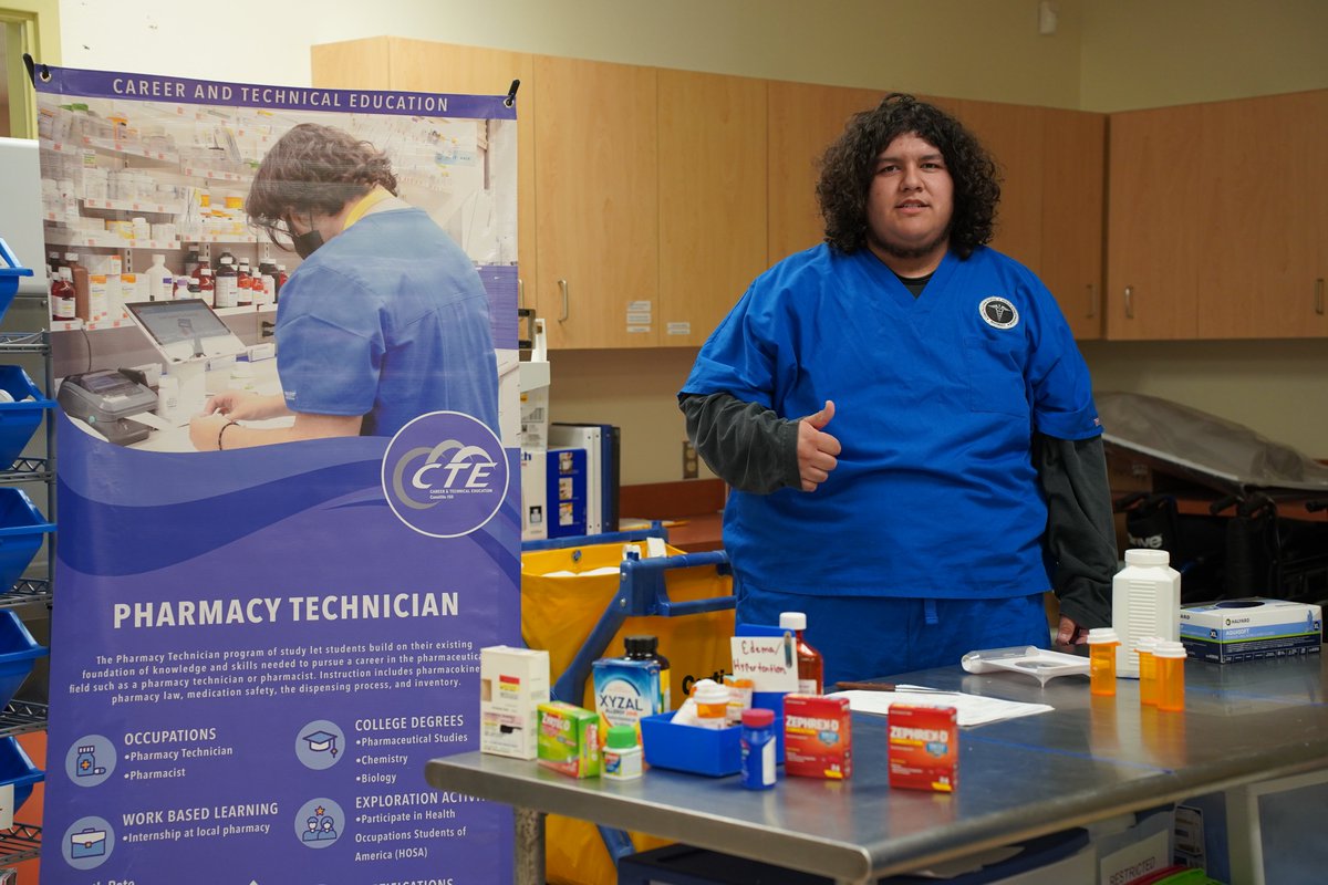 CanutilloISD's tweet photo. Oh what a night! 👩‍⚕️ 👮 🧑‍🔧 💻

The @CanutilloHS CTE Parent Night was a success! Parents and students came out to explore the possible training and career paths that await them. What career path sparked your interest? #BestSmallDistrictinTexas #AAADistrict https://t.co/qG9Hdi8XLU