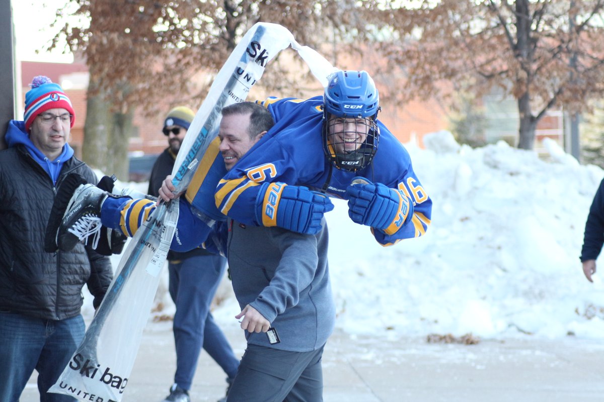 T1EHL's tweet image. This dad better be getting a @traegergrills for Fathers Day 😂

#newtwig #hockeydad #fatheroftheyear #smileontheface #t1ehl