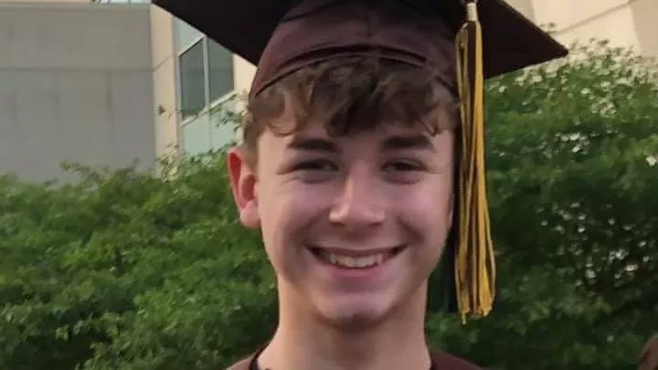 We are heartbroken to learn of the passing of Lee Thomas. Described by one professor as “a smiling, funny, positive presence,” Lee was a first-year psychology major, choir member, and student worker in the Office of Admission. Please join us in praying for Lee's loved ones.