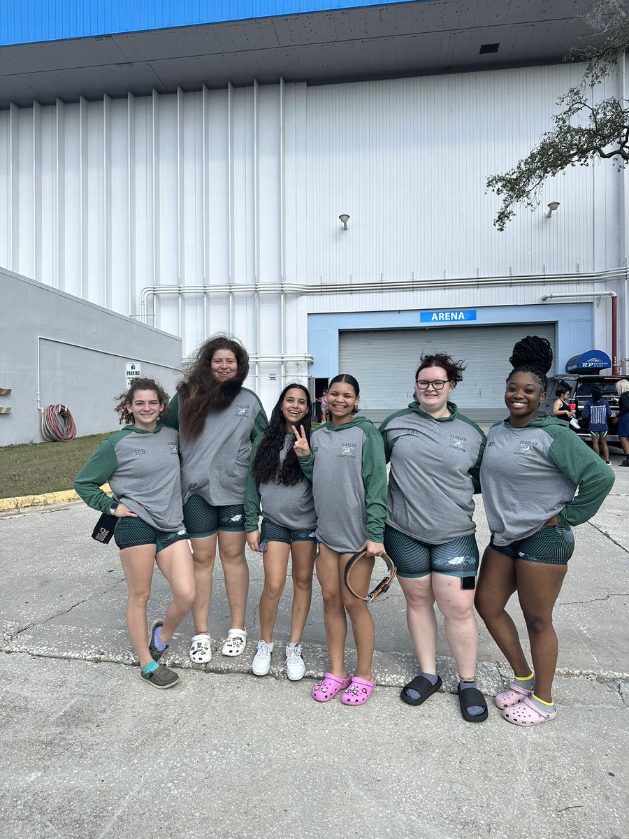 FPCWeightlifti1's tweet image. All of the girls made weight. Now it’s time to have some fun. #STATE #FHSAA #makingmemories #9for9 #weightgainchallenge