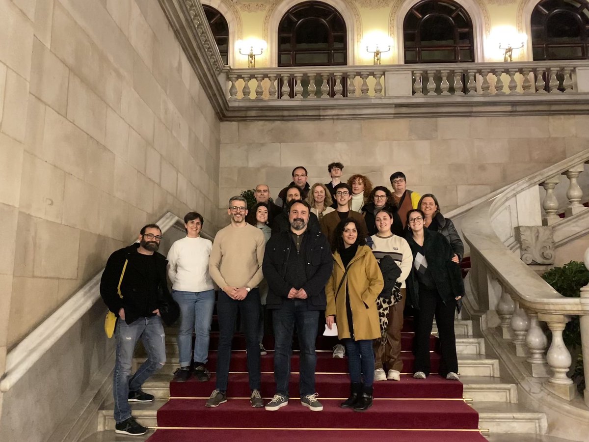 🙌 Militants i amics d' <a href="/ERCerdanyola/">ERC Cerdanyola</a> i <a href="/JoventCdV/">Jovent Republicà de Cerdanyola del Vallès 🎗</a> visitem el Parlament de Catalunya de la mà de n' <a href="/eugenivillalbi/">Eugeni Villalbí 🎗🏳️‍🌈✊🏽👨‍👨‍👧‍👦♻️🚇</a>
Conèixer les institucions pròpies és defensar la sobirania del poble català i estimar el nostre país.

#parlamentcatalunya