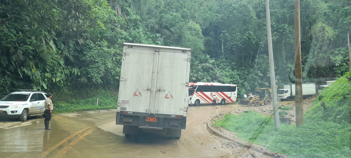 Juan Francisco Núñez (@juanfrancisconh) on Twitter photo 🔴ATENCIÓN
Gracias al trabajo interinstitucional ya se encuentra habilitada la vía El Carmen-Flavio Alfaro sector la Crespa que en horas pasadas fue afectada por un deslizamiento de tierra debido a fuertes lluvias en la zona.
#JuntosLoHacemosPosible 🔴ATENCIÓN
Gracias al trabajo interinstitucional ya se encuentra habilitada la vía El Carmen-Flavio Alfaro sector la Crespa que en horas pasadas fue afectada por un deslizamiento de tierra debido a fuertes lluvias en la zona.
#JuntosLoHacemosPosible