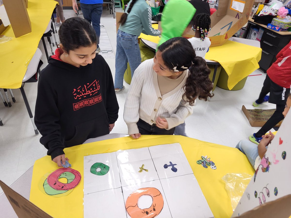 MsWolken's tweet photo. Shoutout to @MsWileyGPES 's awesome 1st graders for creating an amazing arcade! Our class loved getting to play all of the cool games while learning about force and motion #GoGPEGators https://t.co/ovzy34xkoP
