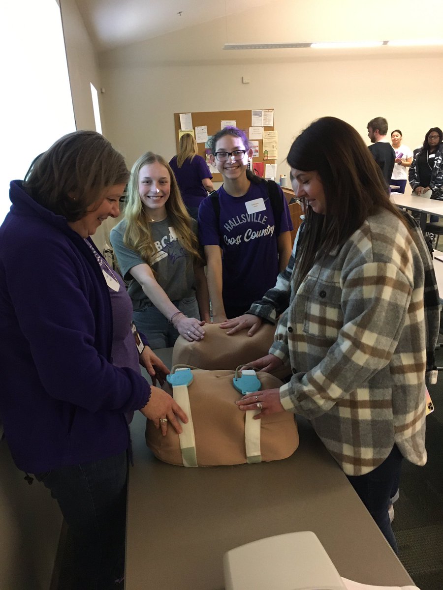 kelly_graff's tweet photo. Awesome day with our HHS Health Science teachers and students learning about the opportunities @sfanursing #lumberjacknursing #hhsccmr #hhscte #hhshealthscience #hisdexcels https://t.co/AednioHKYm