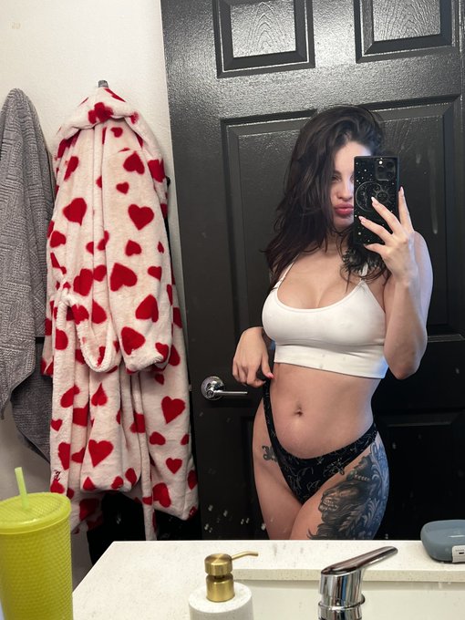 Come chat with me 💋 https://t.co/0XvDQzuP3b